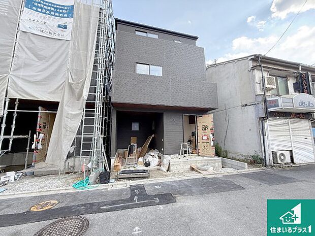 周辺は落ち着いた街並みの住宅地!子育てがしやすい住環境です!まだ未完成ですが、現地でしかわからない事もございます。是非一度ご覧ください。