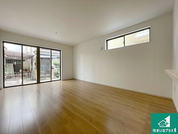 シンプルなリビングは、観葉植物等のインテリアを楽しめますね!パパ好みにも、ママ好みにも家具次第で雰囲気を変えることができます!