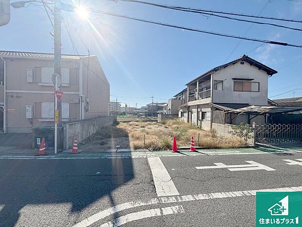 周辺は落ち着いた街並みの住宅地!子育てがしやすい住環境です!まだ未完成ですが、現地でしかわからない事もございます。是非一度ご覧ください。