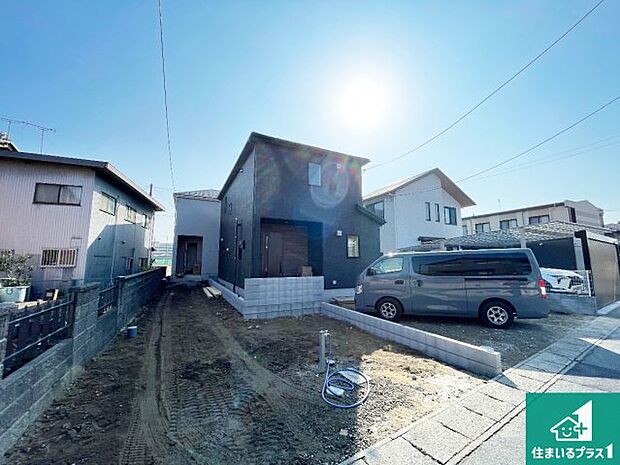 周辺は落ち着いた街並みの住宅地！子育てがしやすい住環境です！まだ未完成ですが、現地でしかわからない事もございます。是非一度ご覧ください。