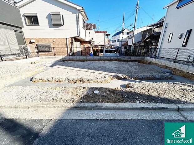 周辺は落ち着いた街並みの住宅地!子育てがしやすい住環境です!まだ未完成ですが、現地でしかわからない事もございます。是非一度ご覧ください。