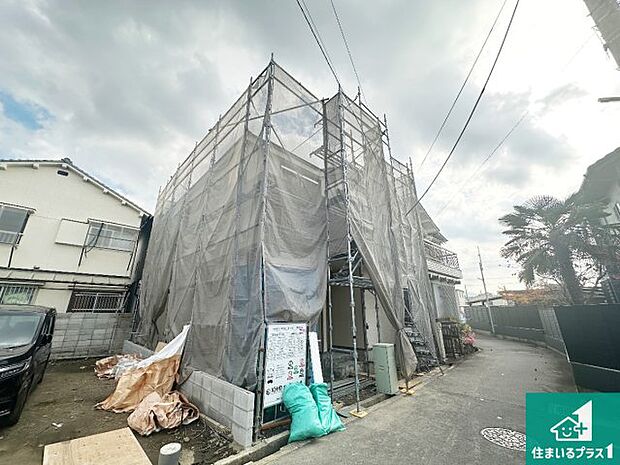 周辺は落ち着いた街並みの住宅地!子育てがしやすい住環境です!まだ未完成ですが、現地でしかわからない事もございます。是非一度ご覧ください。