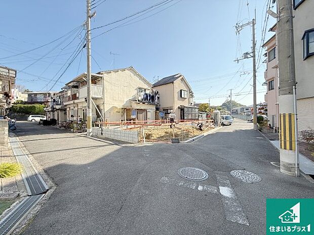 周辺は落ち着いた街並みの住宅地！子育てがしやすい住環境です！まだ未完成ですが、現地でしかわからない事もございます。是非一度ご覧ください。