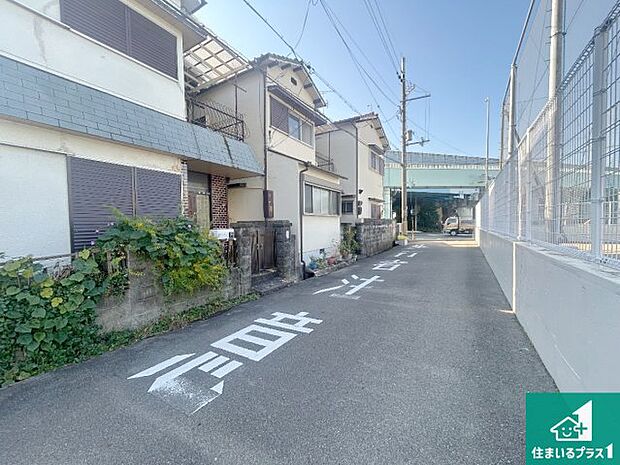 周辺は落ち着いた街並みの住宅地!子育てがしやすい住環境です!まだ未完成ですが、現地でしかわからない事もございます。是非一度ご覧ください。
