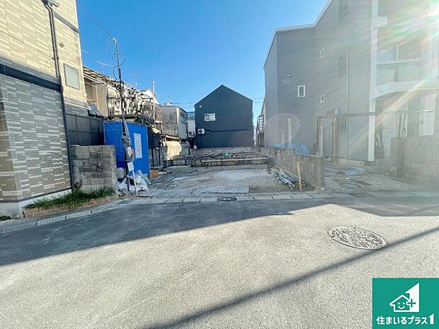 周辺は落ち着いた街並みの住宅地！子育てがしやすい住環境です！まだ未完成ですが、現地でしかわからない事もございます。是非一度ご覧ください。