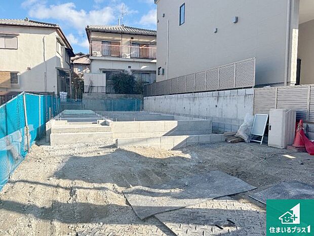 周辺は落ち着いた街並みの住宅地!子育てがしやすい住環境です!まだ未完成ですが、現地でしかわからない事もございます。是非一度ご覧ください。