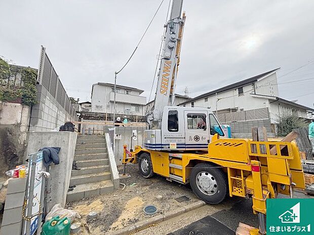 周辺は落ち着いた街並みの住宅地!子育てがしやすい住環境です!まだ未完成ですが、現地でしかわからない事もございます。是非一度ご覧ください。