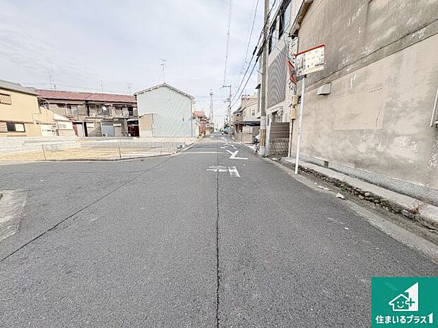 周辺は落ち着いた街並みの住宅地！子育てがしやすい住環境です！まだ未完成ですが、現地でしかわからない事もございます。是非一度ご覧ください。