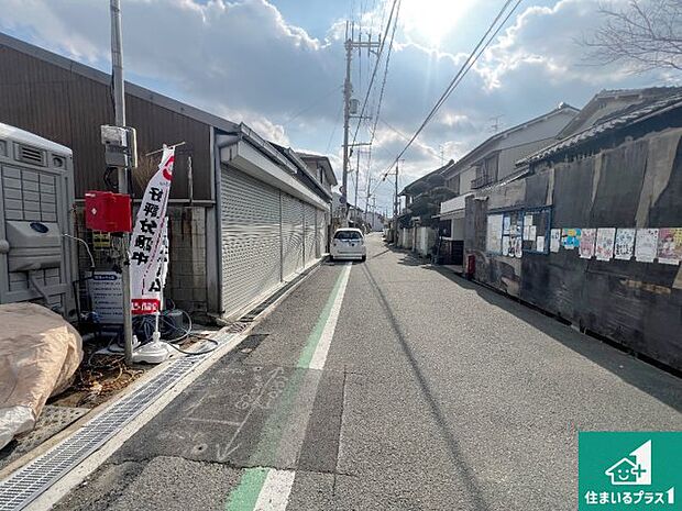 周辺は落ち着いた街並みの住宅地！子育てがしやすい住環境です！まだ未完成ですが、現地でしかわからない事もございます。是非一度ご覧ください。