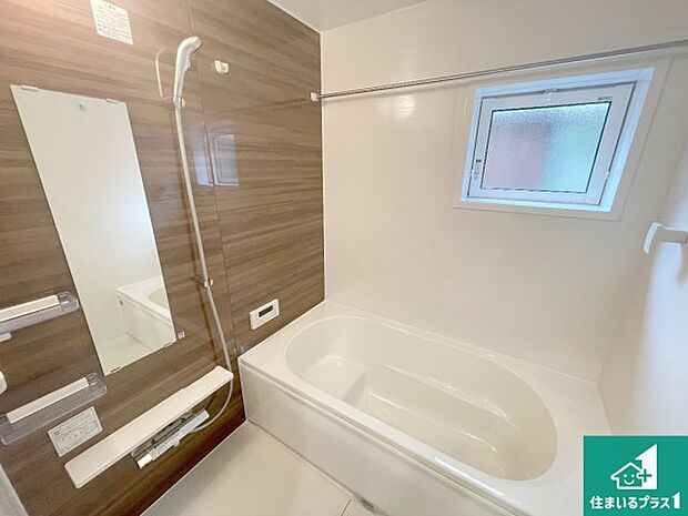 周辺は落ち着いた街並みの住宅地!子育てがしやすい住環境です!まだ未完成ですが、現地でしかわからない事もございます。是非一度ご覧ください。