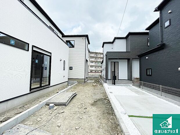 周辺は落ち着いた街並みの住宅地！子育てがしやすい住環境です！まだ未完成ですが、現地でしかわからない事もございます。是非一度ご覧ください。