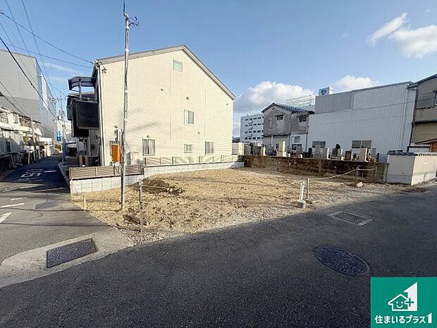 周辺は落ち着いた街並みの住宅地！子育てがしやすい住環境です！まだ未完成ですが、現地でしかわからない事もございます。是非一度ご覧ください。