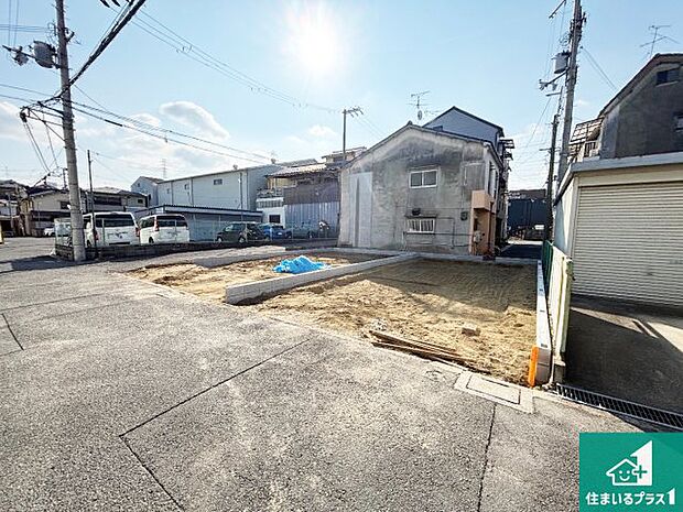 周辺は落ち着いた街並みの住宅地！子育てがしやすい住環境です！まだ未完成ですが、現地でしかわからない事もございます。是非一度ご覧ください。