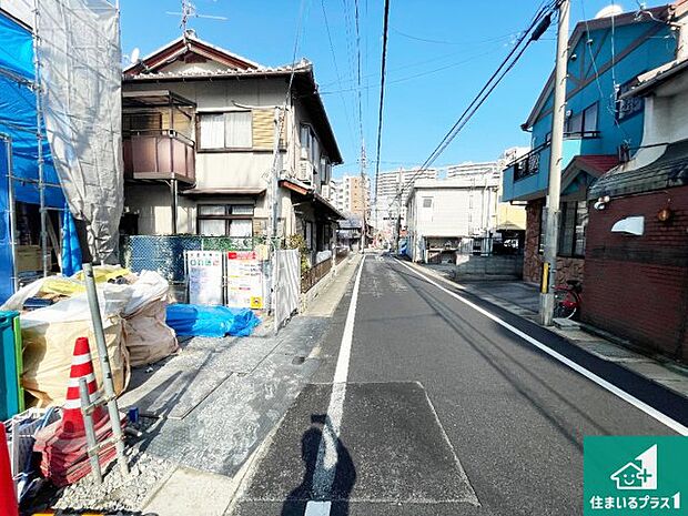 周辺は落ち着いた街並みの住宅地！子育てがしやすい住環境です！まだ未完成ですが、現地でしかわからない事もございます。是非一度ご覧ください。