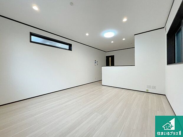 シンプルなリビングは、観葉植物等のインテリアを楽しめますね!パパ好みにも、ママ好みにも家具次第で雰囲気を変えることができます!