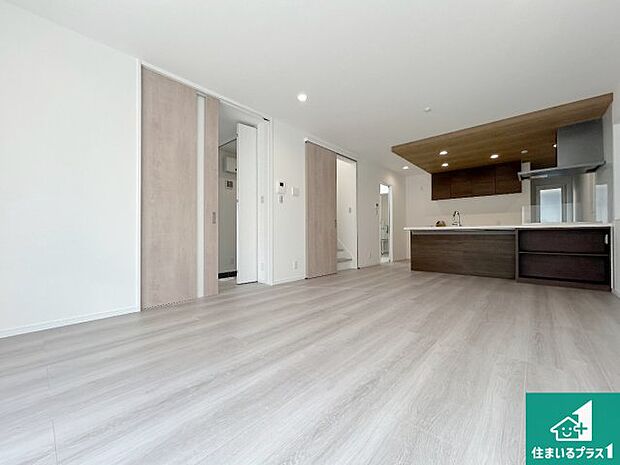 子供を見守りながらお料理が出来るため家族のコミュニケーションか増えます♪スペースが広く確保されている為お子様が大きくなったときは一緒に料理を楽しめます♪