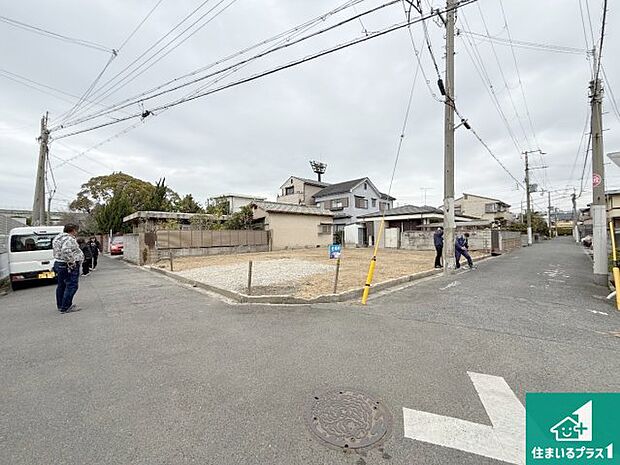 周辺は落ち着いた街並みの住宅地！子育てがしやすい住環境です！まだ未完成ですが、現地でしかわからない事もございます。是非一度ご覧ください。