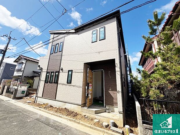 周辺は落ち着いた街並みの住宅地!子育てがしやすい住環境です!まだ未完成ですが、現地でしかわからない事もございます。是非一度ご覧ください。