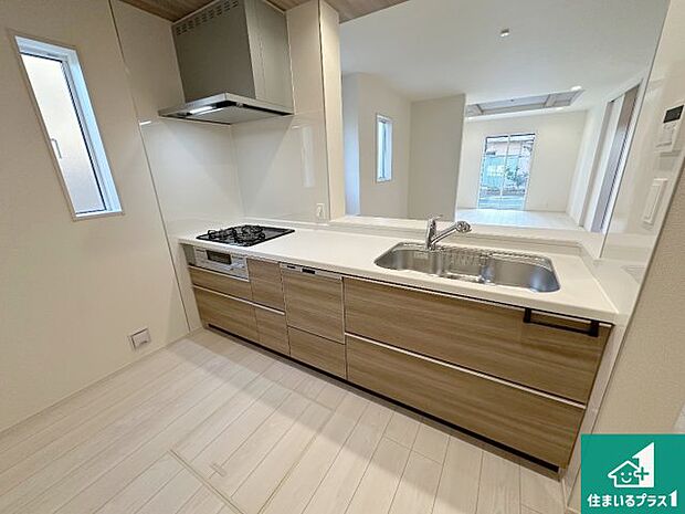 子供を見守りながらお料理が出来るため家族のコミュニケーションか増えます♪スペースが広く確保されている為お子様が大きくなったときは一緒に料理を楽しめます♪