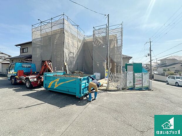 周辺は落ち着いた街並みの住宅地！子育てがしやすい住環境です！まだ未完成ですが、現地でしかわからない事もございます。是非一度ご覧ください。