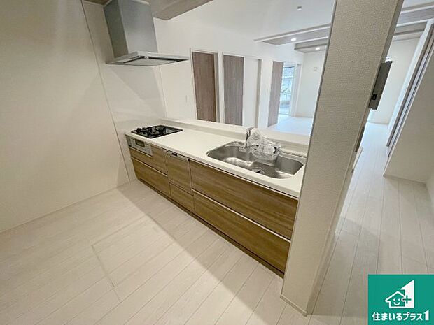 周辺は落ち着いた街並みの住宅地！子育てがしやすい住環境です！まだ未完成ですが、現地でしかわからない事もございます。是非一度ご覧ください。