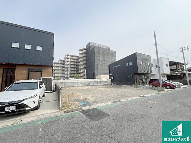 周辺は落ち着いた街並みの住宅地！子育てがしやすい住環境です！まだ未完成ですが、現地でしかわからない事もございます。是非一度ご覧ください。