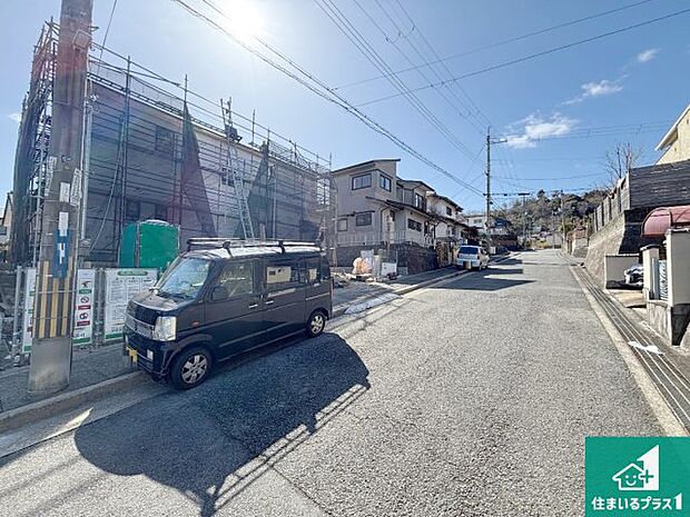周辺は閑静な住宅街です。前面道路もしっかりと有りますので車の出し入れも安心ですよ!