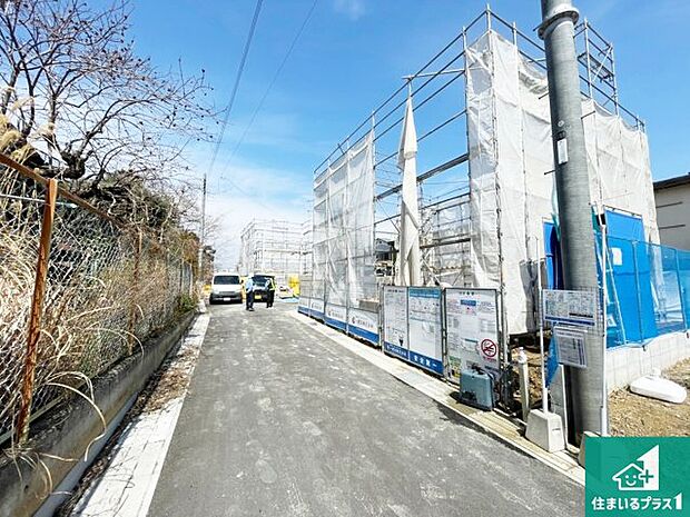 周辺は閑静な住宅街です。前面道路もしっかりと有りますので車の出し入れも安心ですよ!