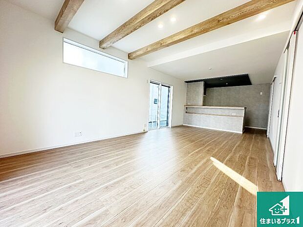 シンプルなリビングは、観葉植物等のインテリアを楽しめますね！パパ好みにも、ママ好みにも家具次第で雰囲気を変えることができます！