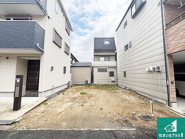 周辺は落ち着いた街並みの住宅地!子育てがしやすい住環境です!まだ未完成ですが、現地でしかわからない事もございます。是非一度ご覧ください。