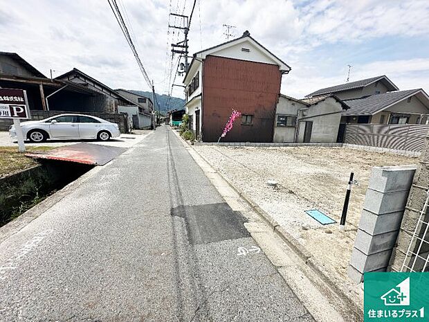 周辺は閑静な住宅街です。前面道路もしっかりと有りますので車の出し入れも安心ですよ!