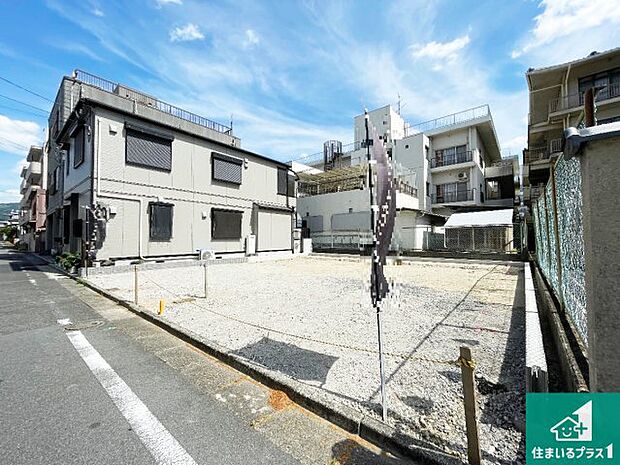 周辺は落ち着いた街並みの住宅地!子育てがしやすい住環境です!まだ未完成ですが、現地でしかわからない事もございます。是非一度ご覧ください。