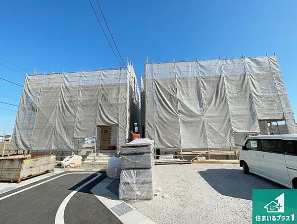 周辺は落ち着いた街並みの住宅地！子育てがしやすい住環境です！まだ未完成ですが、現地でしかわからない事もございます。是非一度ご覧ください。