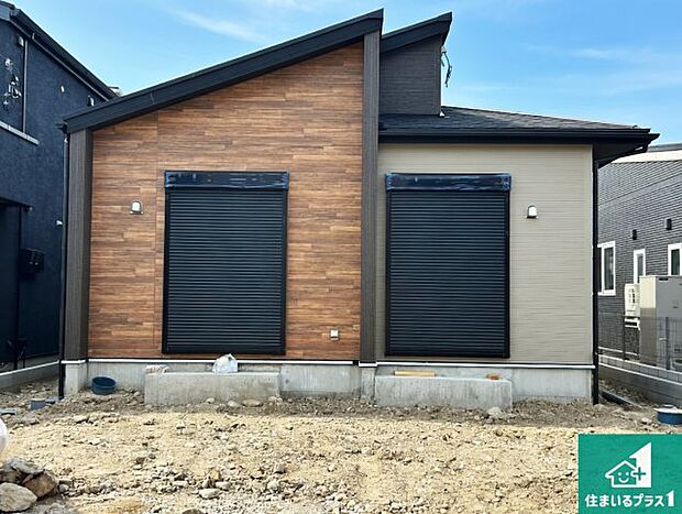 周辺は落ち着いた街並みの住宅地!子育てがしやすい住環境です!まだ未完成ですが、現地でしかわからない事もございます。是非一度ご覧ください。