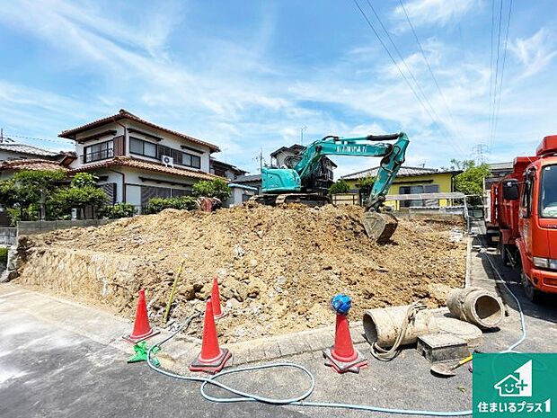 周辺は落ち着いた街並みの住宅地!子育てがしやすい住環境です!まだ未完成ですが、現地でしかわからない事もございます。是非一度ご覧ください。