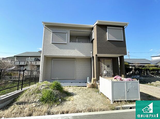 周辺は落ち着いた街並みの住宅地！子育てがしやすい住環境です！まだ未完成ですが、現地でしかわからない事もございます。是非一度ご覧ください。