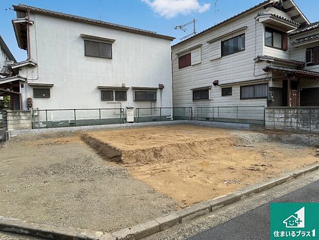 周辺は落ち着いた街並みの住宅地!子育てがしやすい住環境です!まだ未完成ですが、現地でしかわからない事もございます。是非一度ご覧ください。
