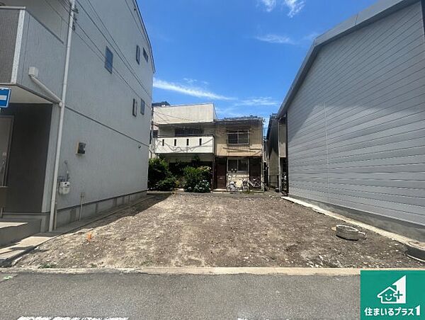 周辺は落ち着いた街並みの住宅地！子育てがしやすい住環境です！まだ未完成ですが、現地でしかわからない事もございます。是非一度ご覧ください。