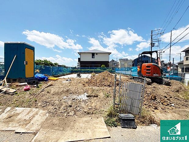 周辺は落ち着いた街並みの住宅地！子育てがしやすい住環境です！まだ未完成ですが、現地でしかわからない事もございます。是非一度ご覧ください。
