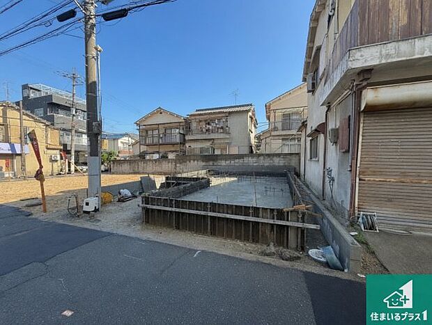 周辺は落ち着いた街並みの住宅地！子育てがしやすい住環境です！まだ未完成ですが、現地でしかわからない事もございます。是非一度ご覧ください。