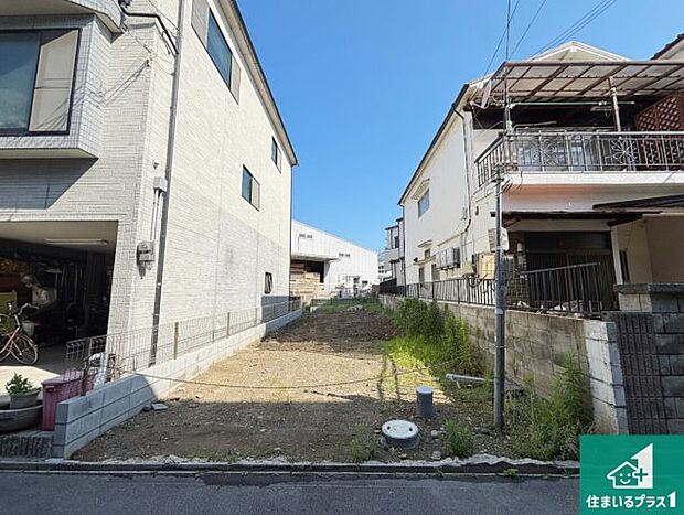 周辺は落ち着いた街並みの住宅地！子育てがしやすい住環境です！まだ未完成ですが、現地でしかわからない事もございます。是非一度ご覧ください。