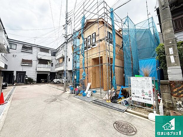 周辺は落ち着いた街並みの住宅地！子育てがしやすい住環境です！まだ未完成ですが、現地でしかわからない事もございます。是非一度ご覧ください。