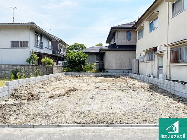 周辺は落ち着いた街並みの住宅地！子育てがしやすい住環境です！まだ未完成ですが、現地でしかわからない事もございます。是非一度ご覧ください。