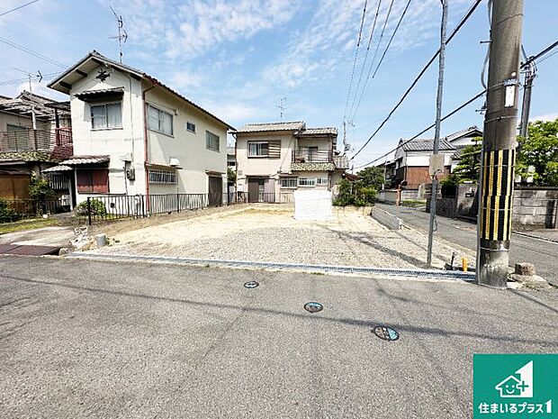 周辺は落ち着いた街並みの住宅地！子育てがしやすい住環境です！まだ未完成ですが、現地でしかわからない事もございます。是非一度ご覧ください。