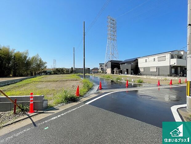 周辺は落ち着いた街並みの住宅地！子育てがしやすい住環境です！まだ未完成ですが、現地でしかわからない事もございます。是非一度ご覧ください。