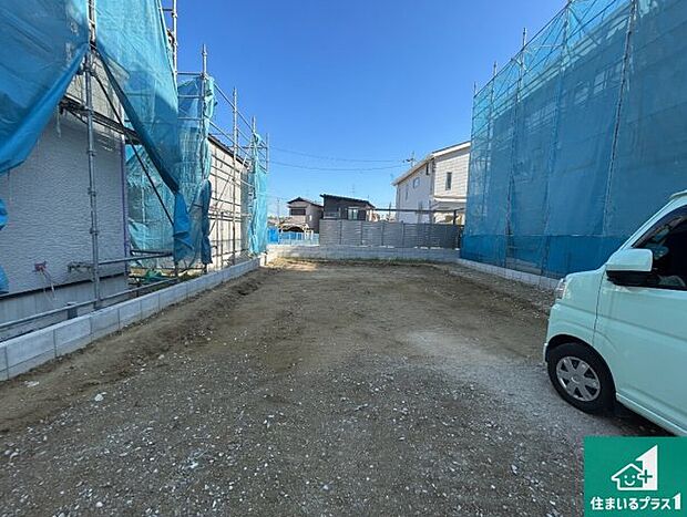 周辺は落ち着いた街並みの住宅地！子育てがしやすい住環境です！まだ未完成ですが、現地でしかわからない事もございます。是非一度ご覧ください。