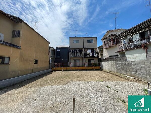 周辺は落ち着いた街並みの住宅地！子育てがしやすい住環境です！まだ未完成ですが、現地でしかわからない事もございます。是非一度ご覧ください。