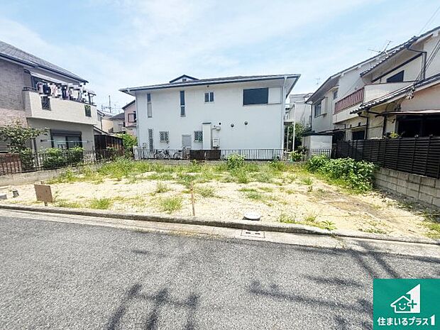 周辺は落ち着いた街並みの住宅地!子育てがしやすい住環境です!まだ未完成ですが、現地でしかわからない事もございます。是非一度ご覧ください。