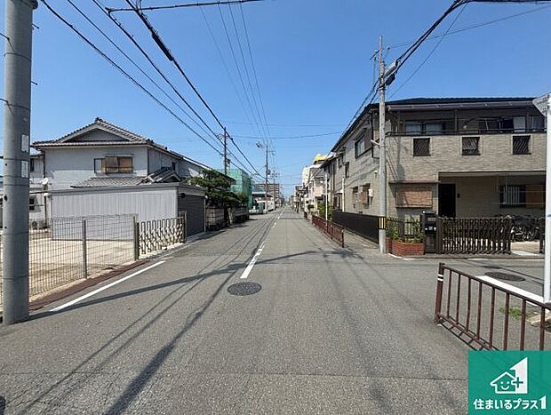 周辺は落ち着いた街並みの住宅地!子育てがしやすい住環境です!まだ未完成ですが、現地でしかわからない事もございます。是非一度ご覧ください。
