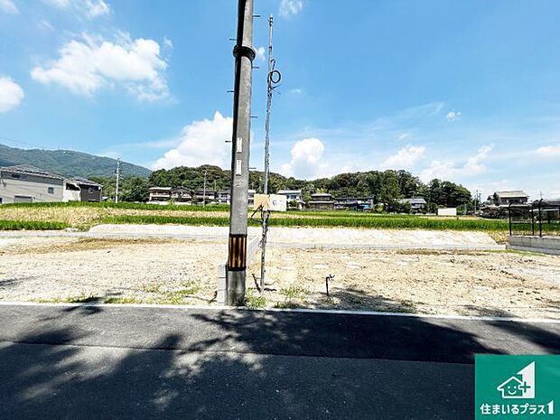 周辺は落ち着いた街並みの住宅地!子育てがしやすい住環境です!まだ未完成ですが、現地でしかわからない事もございます。是非一度ご覧ください。